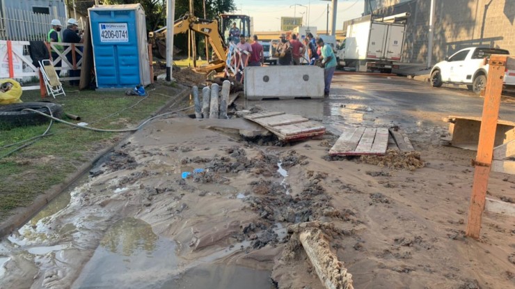 AySA reparó con éxito una cañería de Grandes Conductos dañada